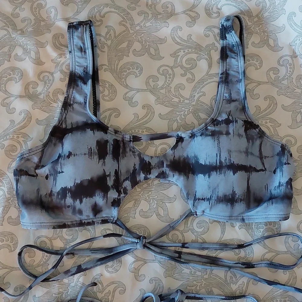 Bikini Set - Picture 3 of 8